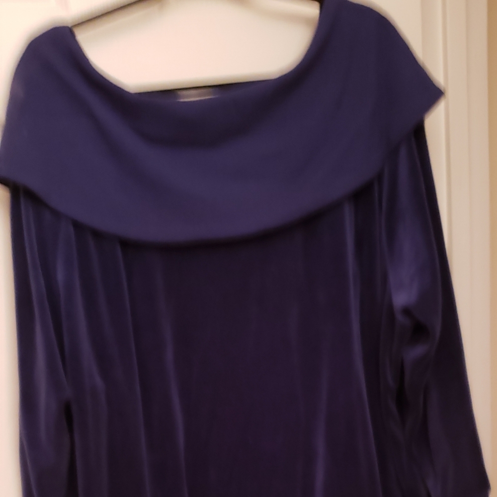 Velvety shirt with extra wide collar